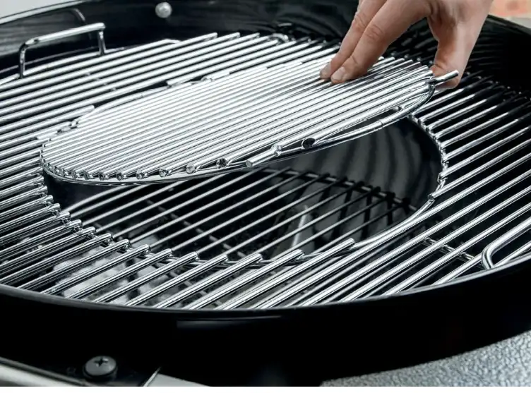 When to close the lid on a charcoal grill